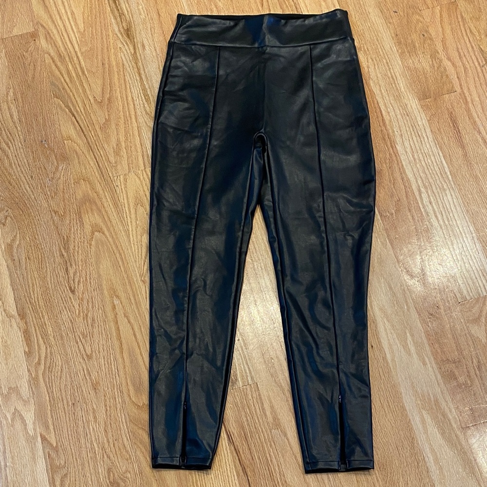 NWOT! ABERCROMBIE & FITCH Womens black Faux Leather Leggings w/ ankle zipper LG